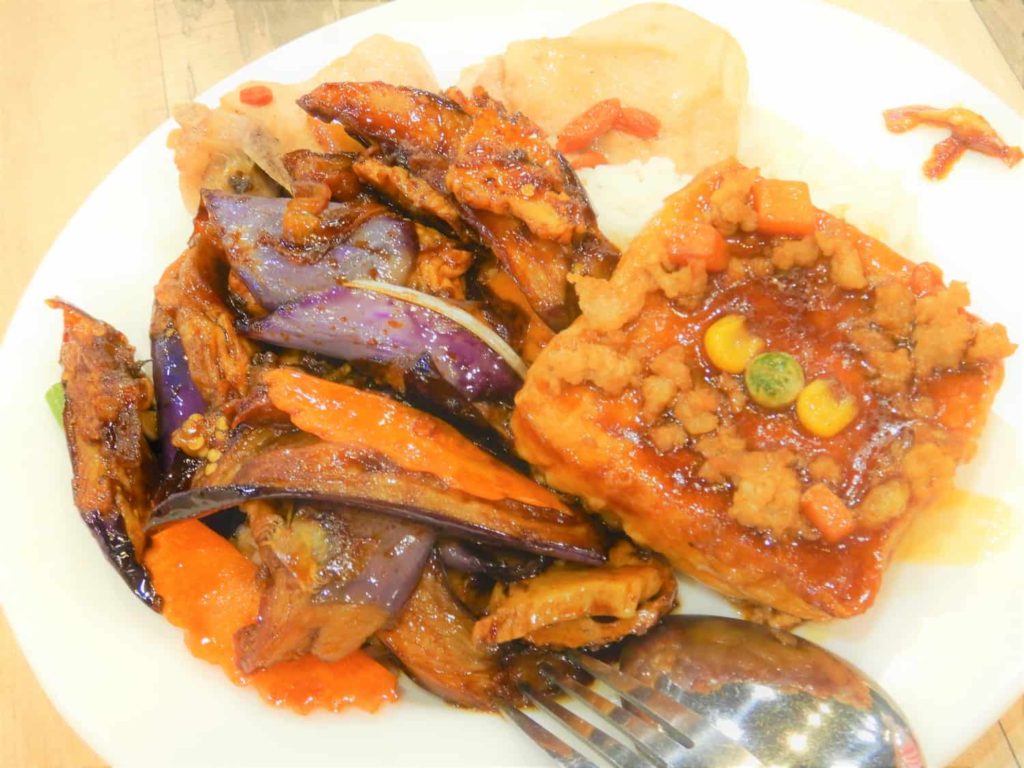 ポップコーンフードホールのミックスライス（経済飯）